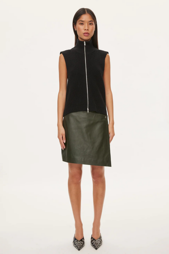 Fave Knit Zip Vest - Black - Oval Square