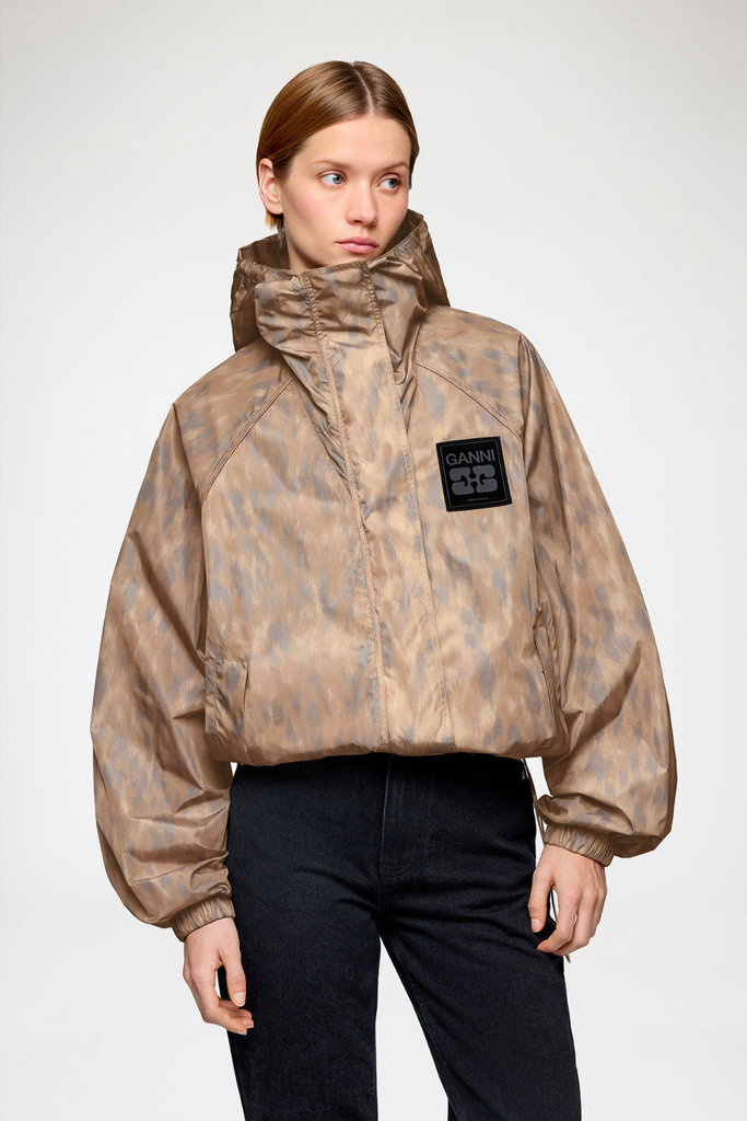 Printed Flyweight Nylon Hooded Jacket Printed A1010209 - Burro - GANNI
