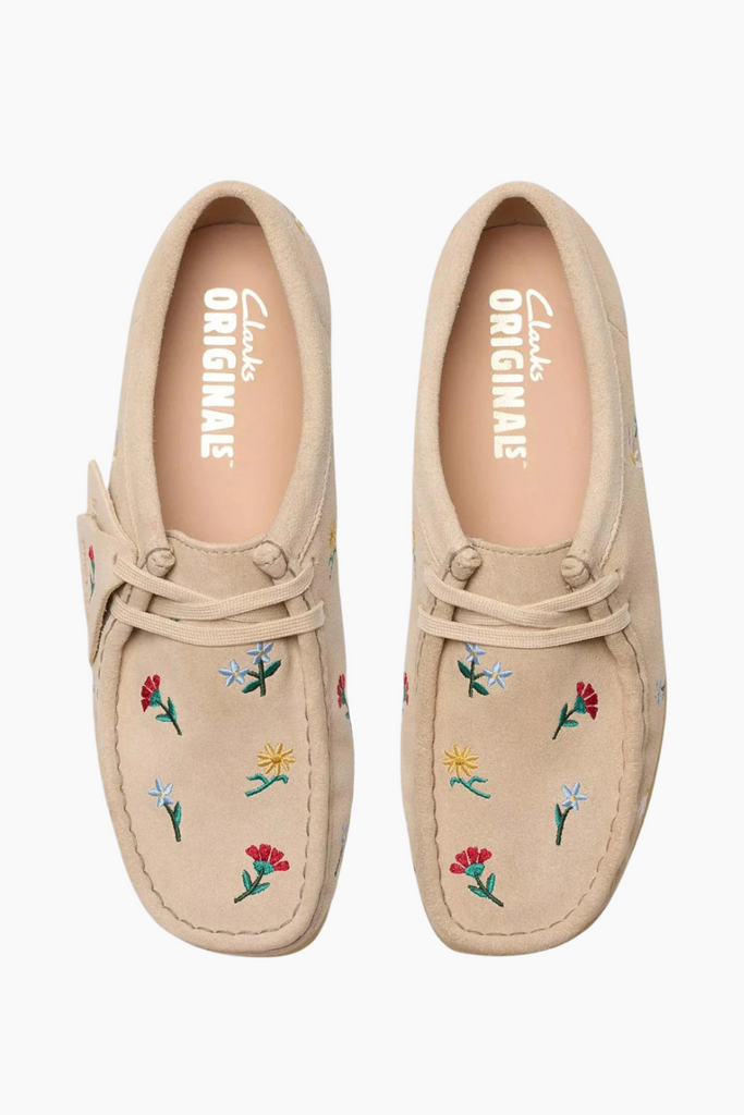 Wallabee. D - Taupe Embroidery - Clarks
