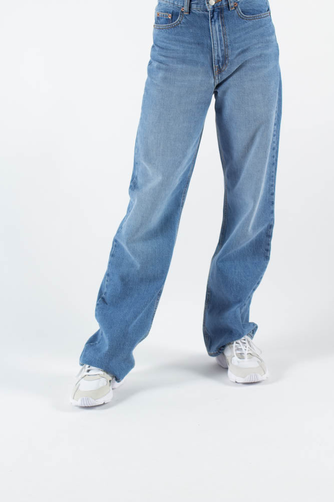 Echo Jeans i farven empress blue fra Dr. Denim - Køb HER hos QNTS! –