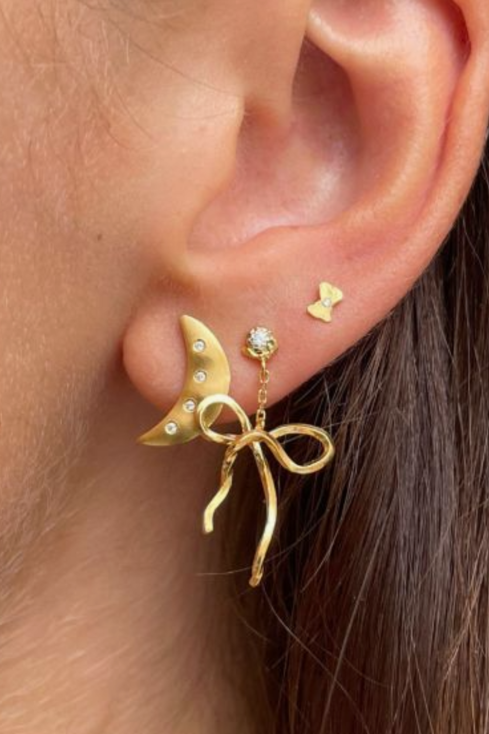 Dangling Flow Bow Earring - Gold - Stine A
