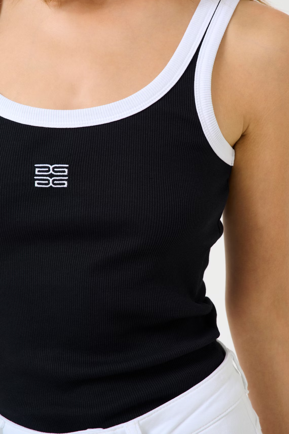 GZdrew Contrast Logo Top - Black - Gestuz