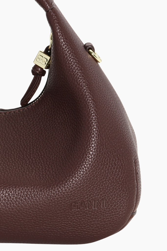 Hobo Mini Grained A7102 - Chicory Coffee - GANNI