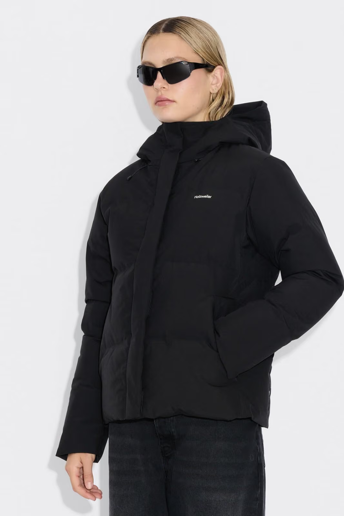 Besseggen Lt Short Jacket - Black - Holzweiler