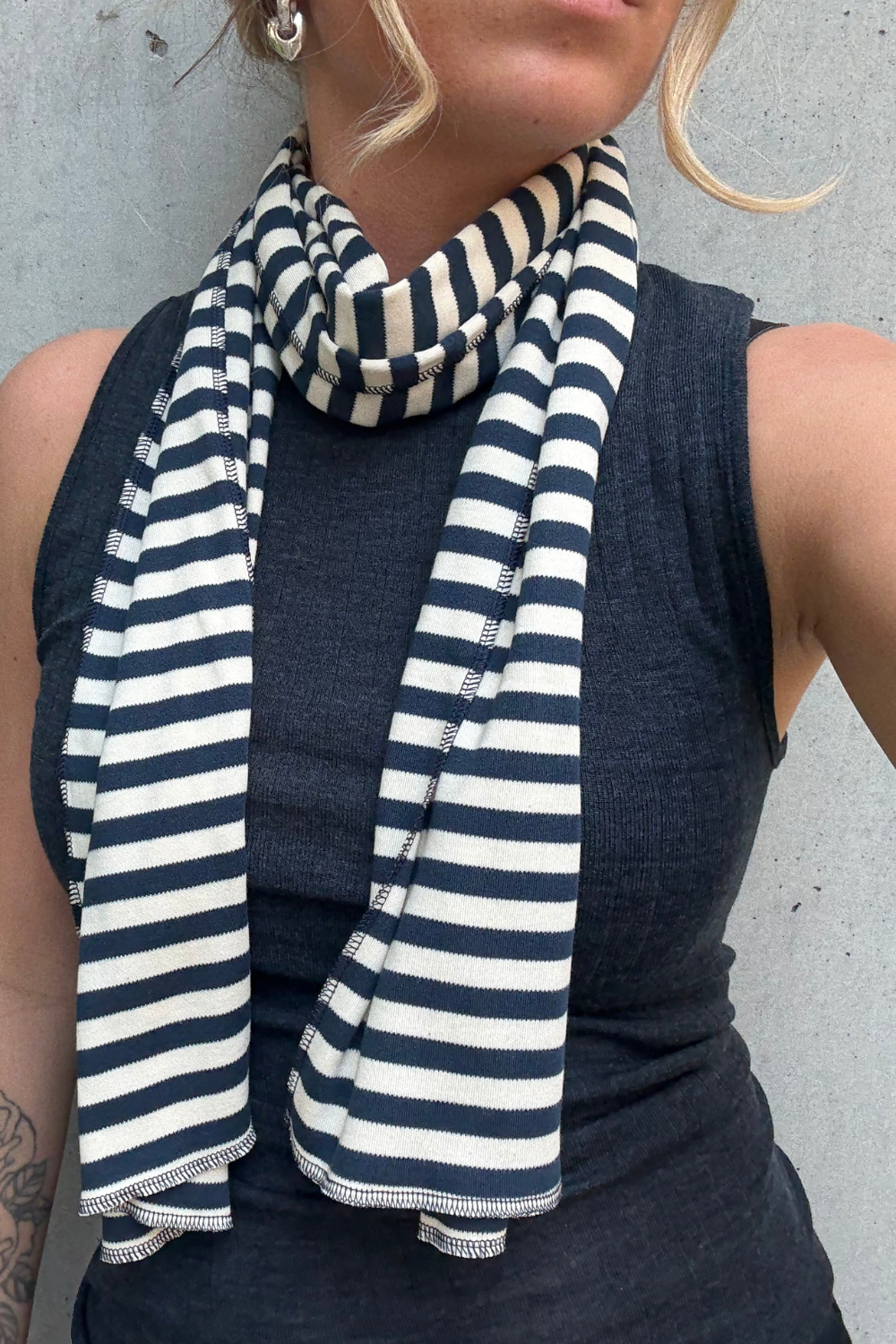 NPS Scarf Interlock 1 - Marine/Ecru - Nørgaard på Strøget