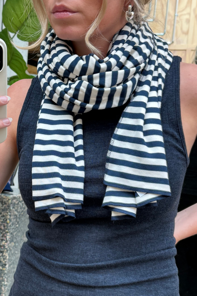 NPS Scarf Interlock 2 - Marine/Ecru - Nørgaard på Strøget