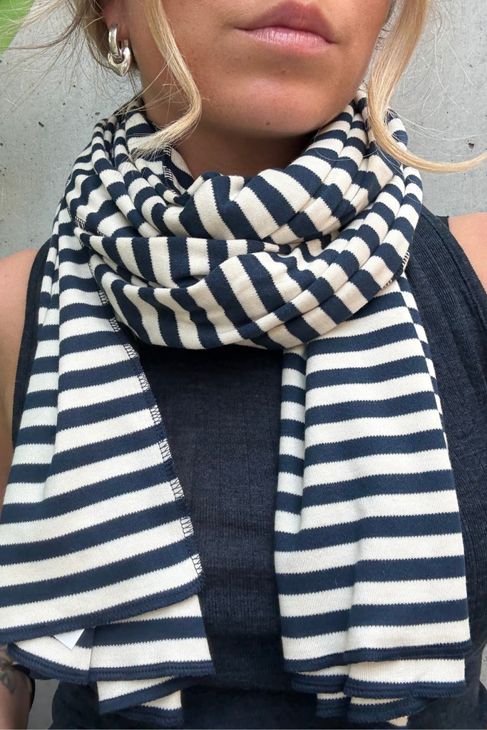 NPS Scarf Interlock 2 - Marine/Ecru - Nørgaard på Strøget