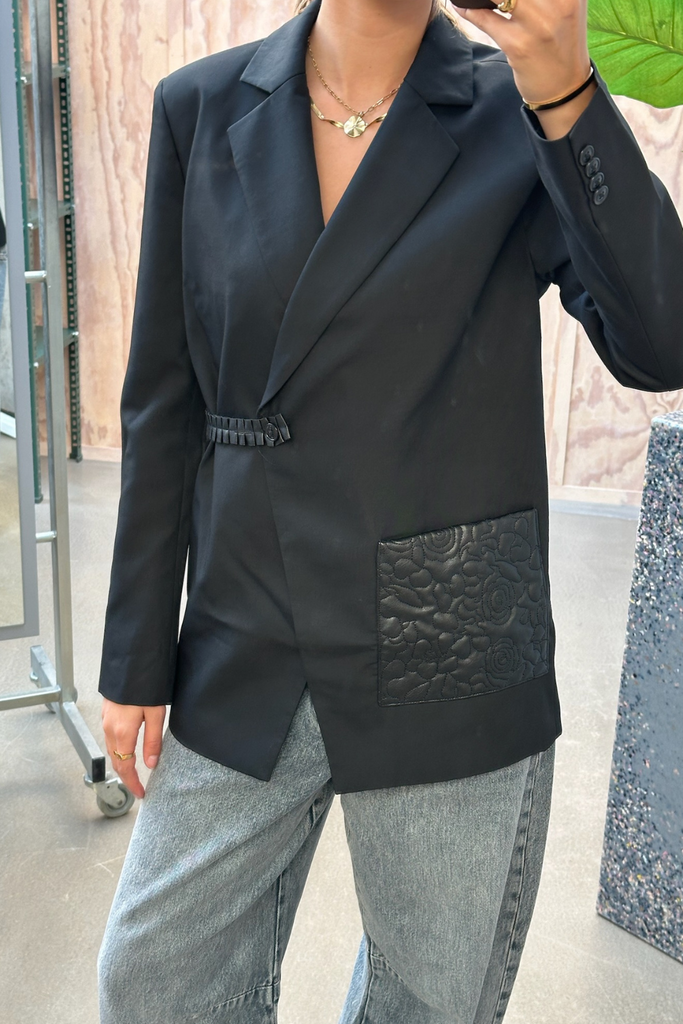 Phillipa Blazer - Black - OpéraSPORT