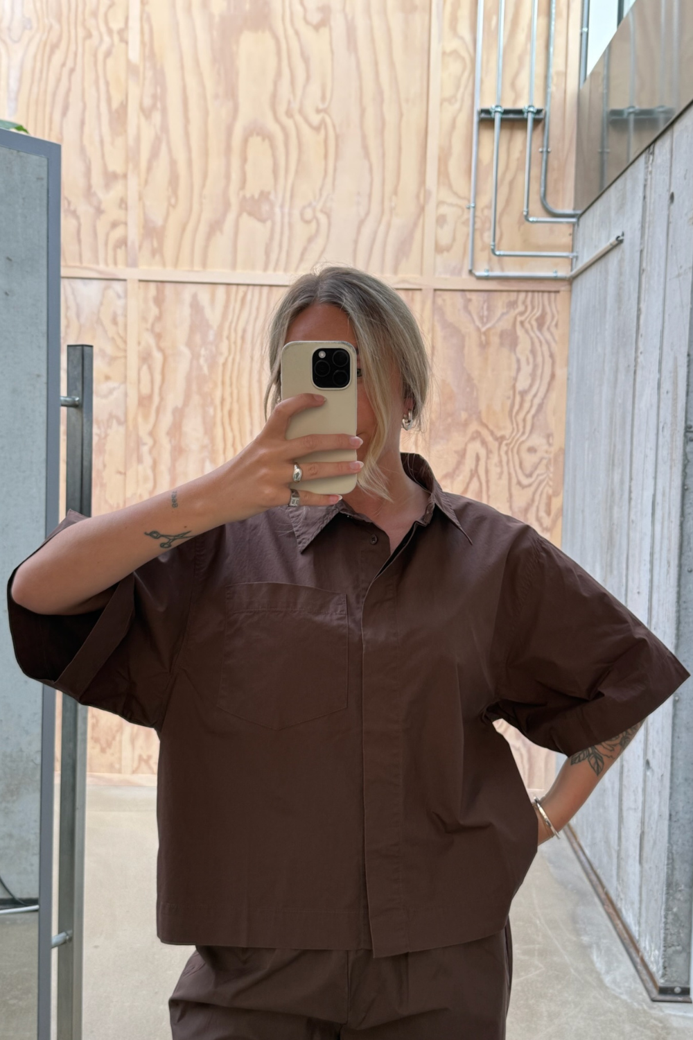 SS Shirt - Brown - byQNTS