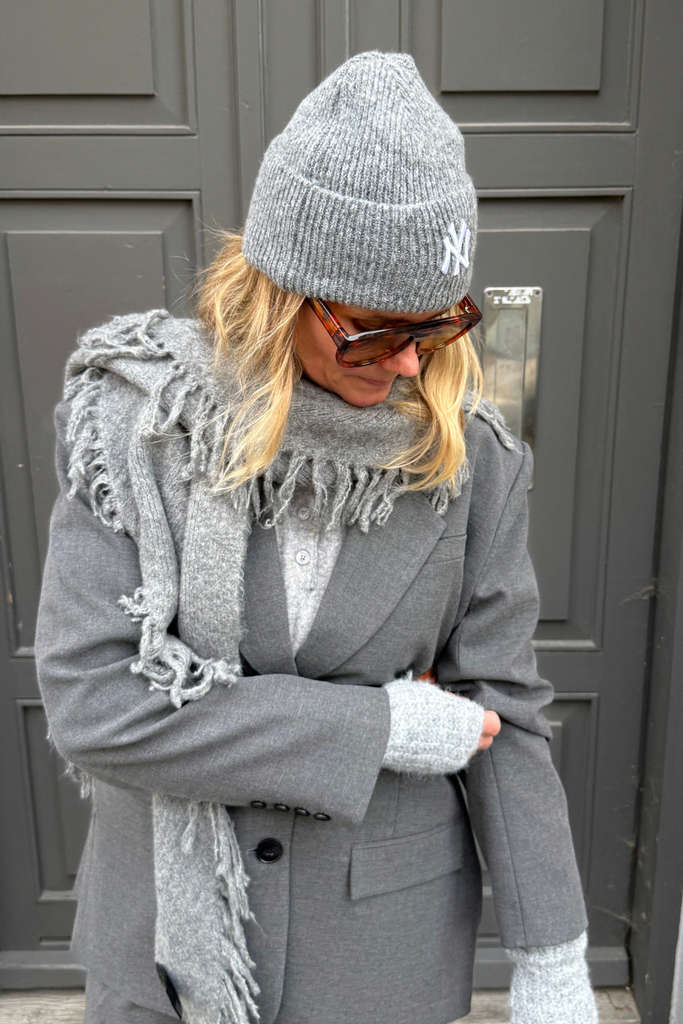 Triangle Scarf - Grey Melange - Oval Square