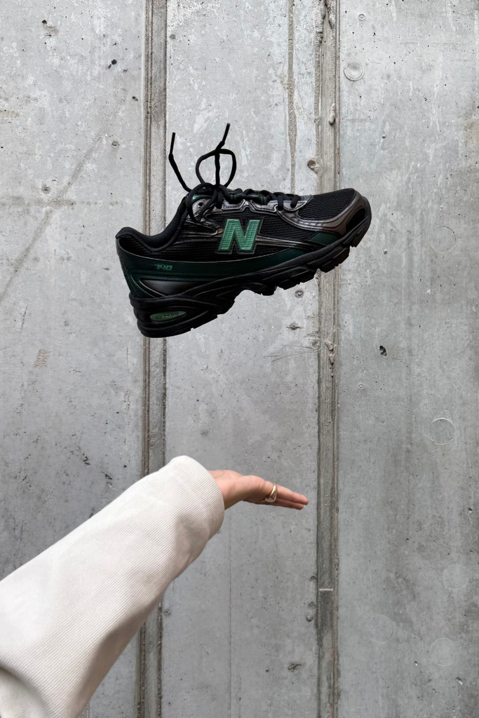 U7407T3 - Black/Nordic Green - New Balance