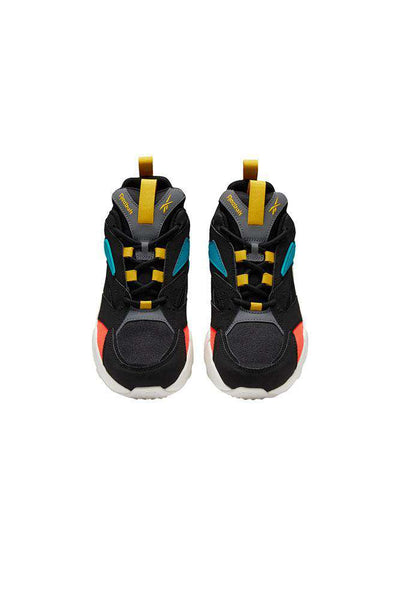 Aztrek Double Mix i black/alloy fra Reebok er en 90'er inspireret sneakers, som afspejler fremtiden. Aztrek Double Mix har en stabil mellemsål. og er mix af forskellige tekstiler. En super cool sneakers med et legesygt og moderne twist, der med sine farverig komination giver et retro look, med struktur og dybde. Must-have sneakers til samling.