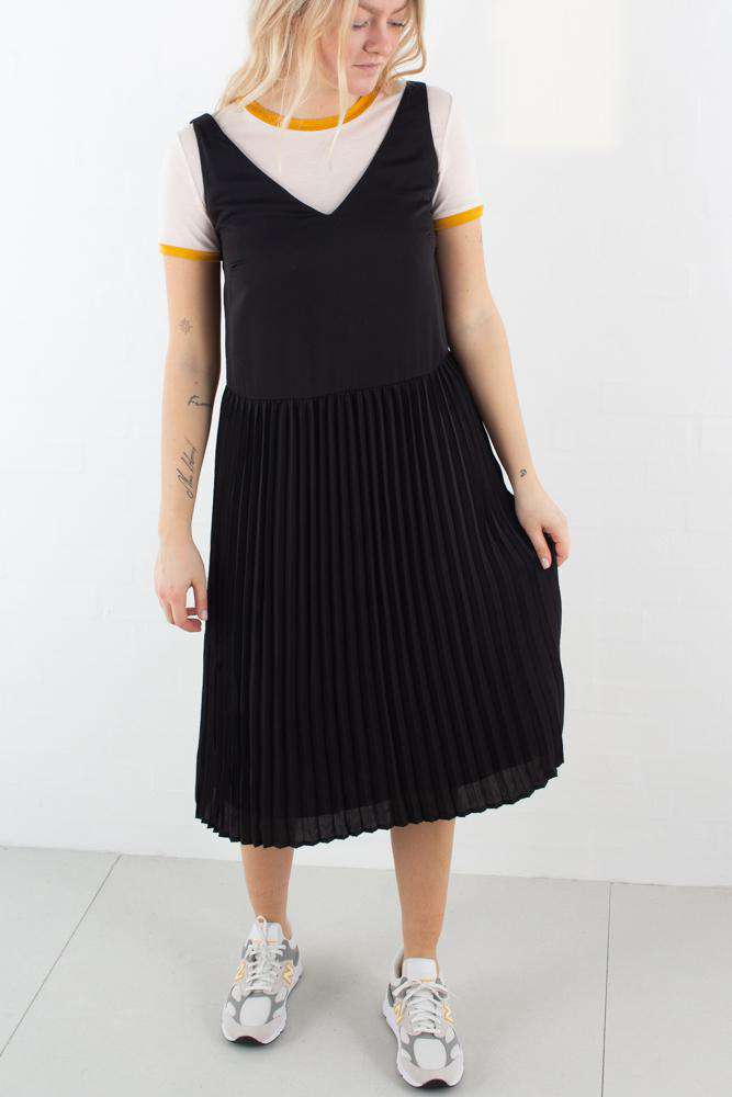 Bliss Debbie Dress i Black fra Bruuns Bazaar 
