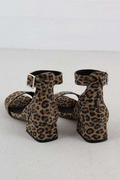 Leopard Yasmin Suede sandal fra Shoe The Bear