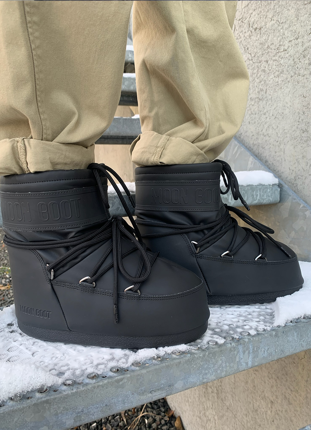 Icon Low Rubber Boots i Black fra Moon Boot - QNTS